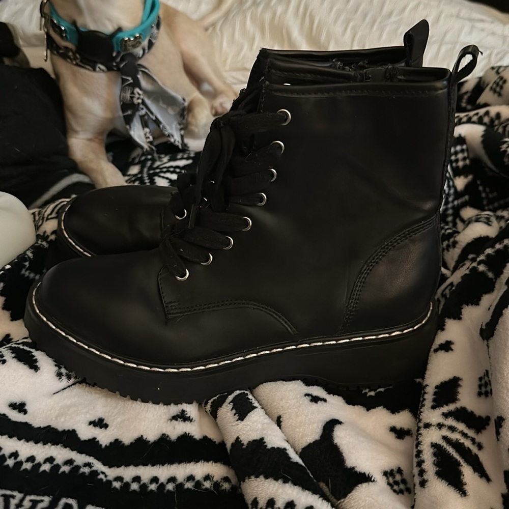 Steve Madden Boots. Only Used Once. Size 7 Withou… - image 2